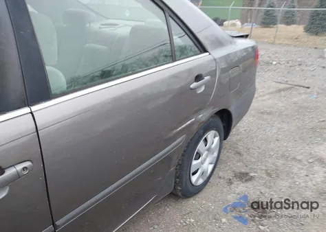 2004 Toyota Camry Le z USA, uszkodzony, nr VIN 4T1BE32K14U863071